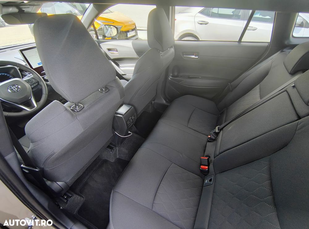 Toyota Corolla Cross - 12