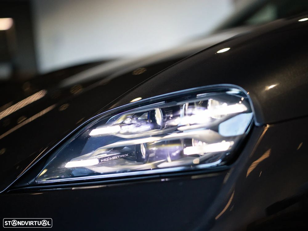 Porsche Taycan Cross Turismo 4 - 16