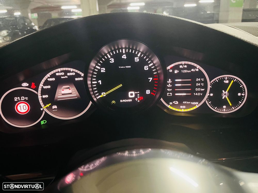 Porsche Panamera 4 E-Hybrid - 42