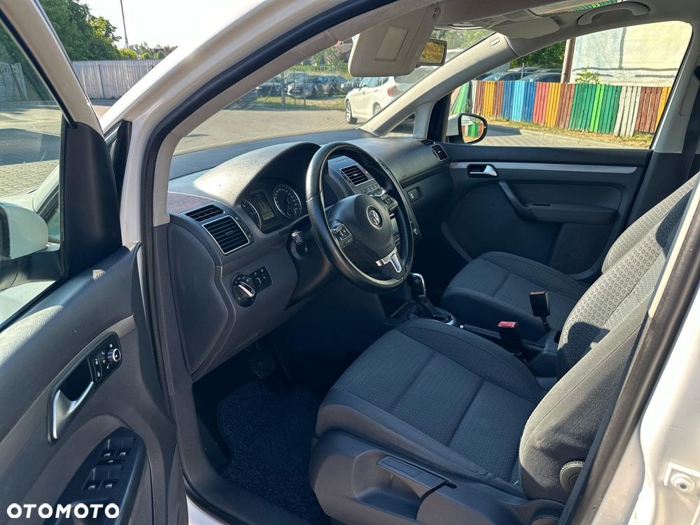 Volkswagen Touran - 14