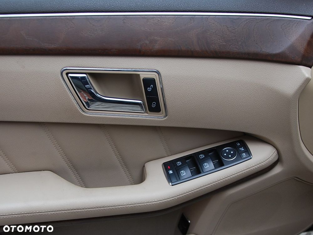 Mercedes-Benz Klasa E ver-200-cgi-blueefficiency-elegance - 30