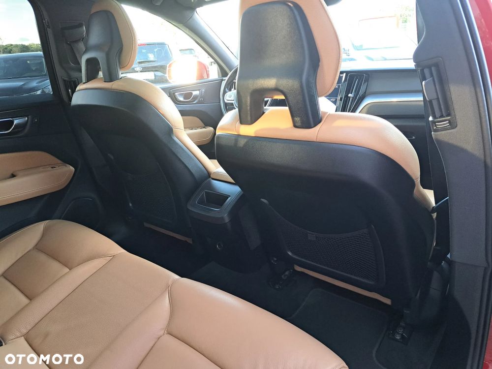 Volvo XC 60 T5 AWD Geartronic Momentum - 25