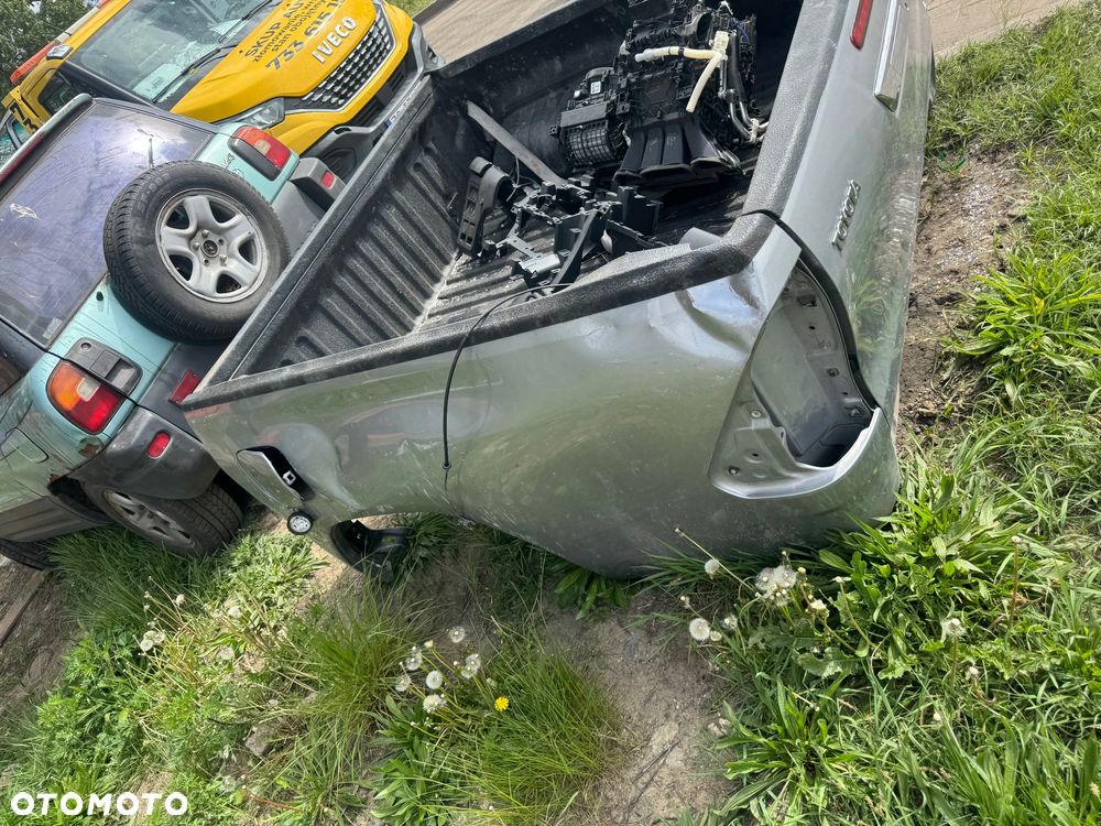 Toyota hilux 8 VIII 2015- klapa bagażnika burta paka ładunkowa klamka z kamerą wszystkie części - 7