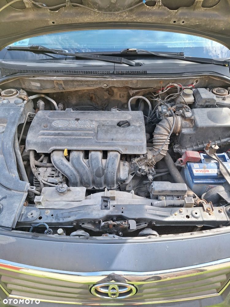 Toyota Avensis - 8