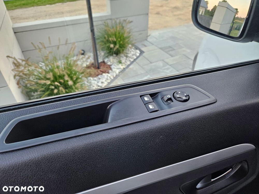 Opel Vivaro - 16