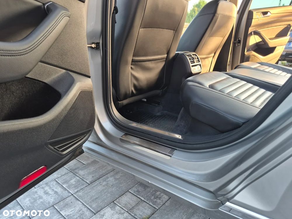 Volkswagen Passat 2.0 TDI SCR 4Mot DSG Highline - 28