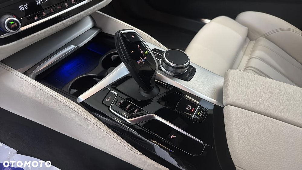 BMW Seria 5 540d xDrive mHEV M Sport sport - 16