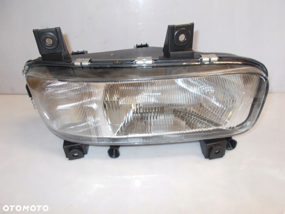 REFLEKTOR PRAWY MERCEDES ATEGO Z HALOGENEM 1996- - 1