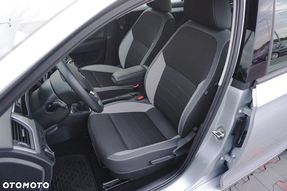 Skoda RAPID 1.0 TSI Style - 23
