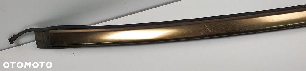 LISTWA SZYBY CZOŁOWEJ MERCEDES W220 - 2