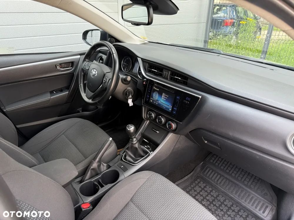 Toyota Corolla 1.6 Classic Plus - 12