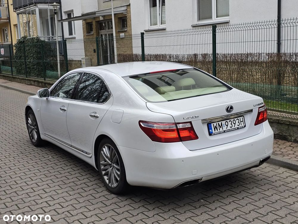 Lexus LS - 1