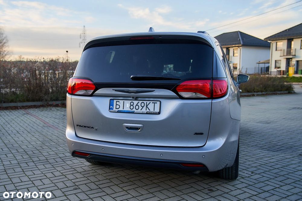 Chrysler Pacifica - 5