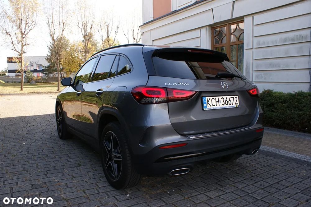 Mercedes-Benz GLA - 18