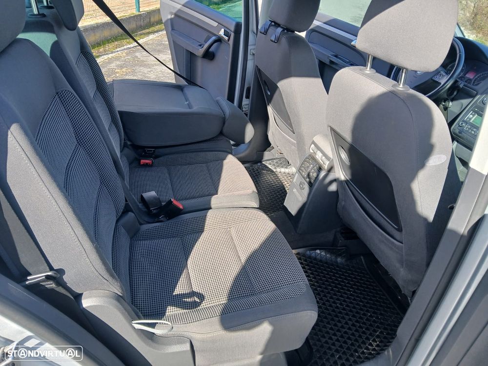 VW Touran 2.0 TDI Trendline 7L - 11