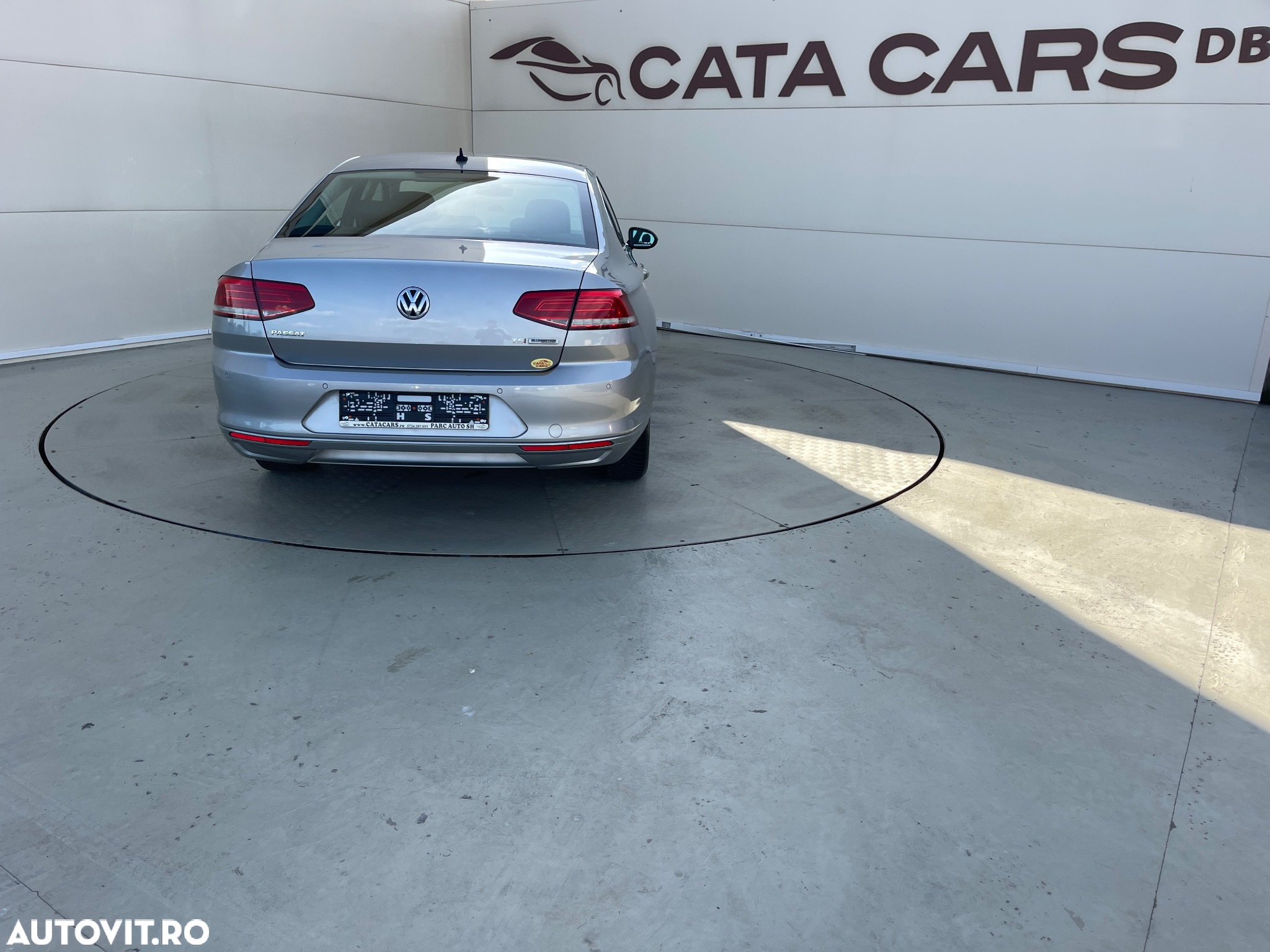 Volkswagen Passat - 13