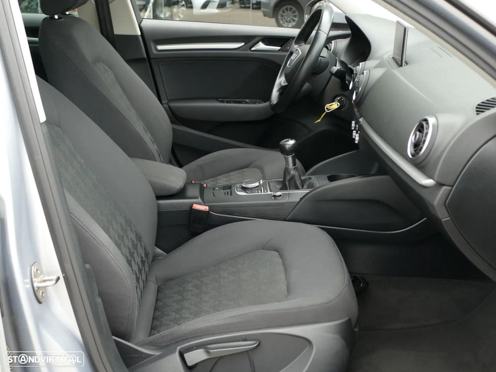 Audi A3 Sportback 2.0 TDI Advance - 29