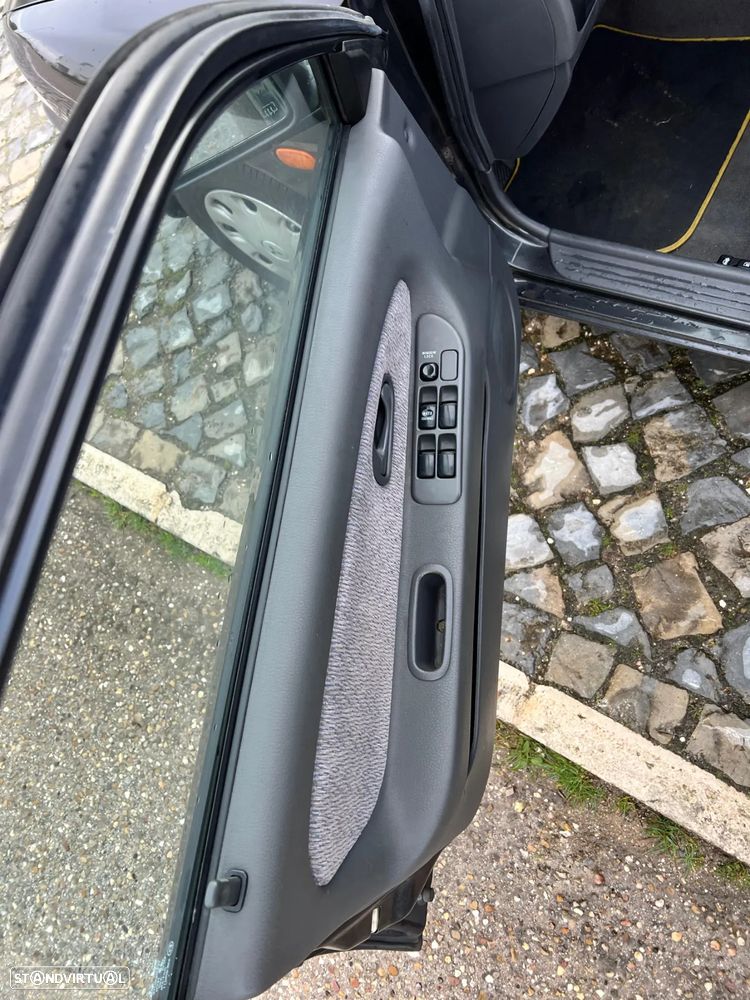 Mitsubishi Lancer 1300 GLXi - 11