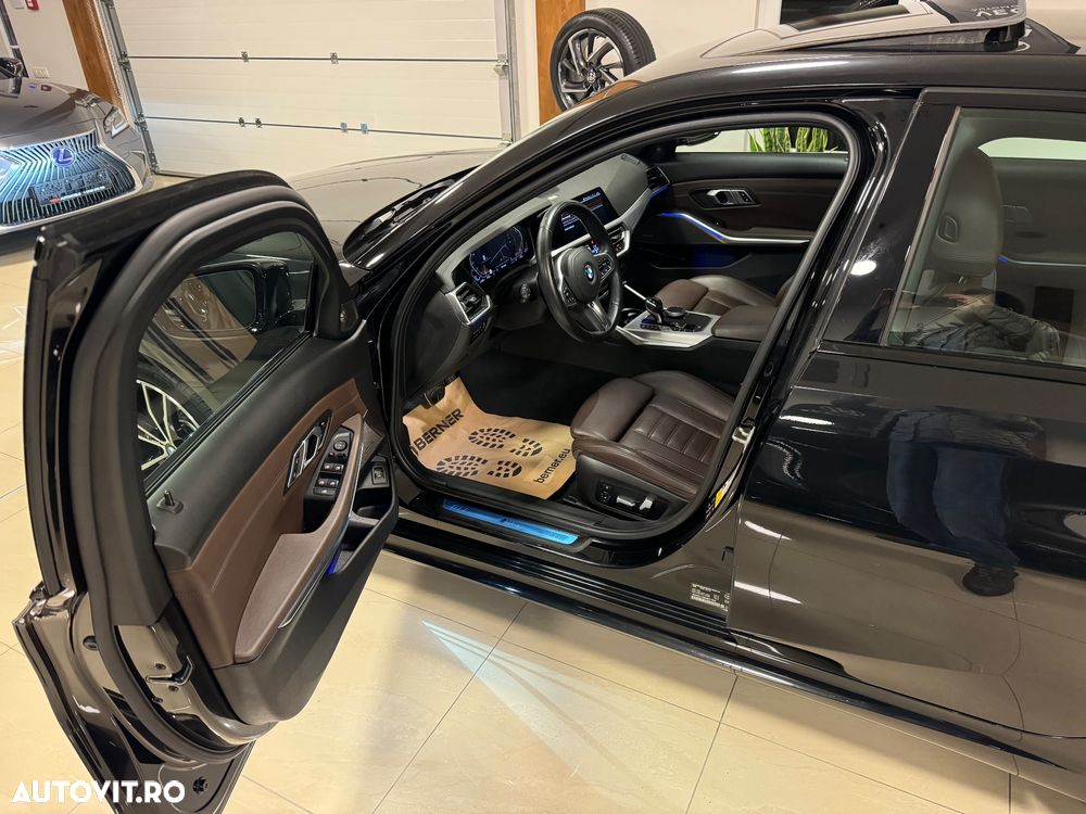 BMW Seria 3 330i xDrive AT - 7