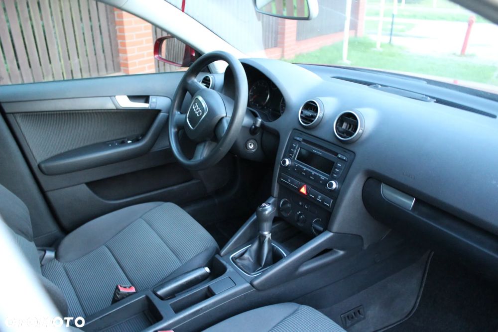 Audi A3 Sportback 1.6 Ambiente - 16