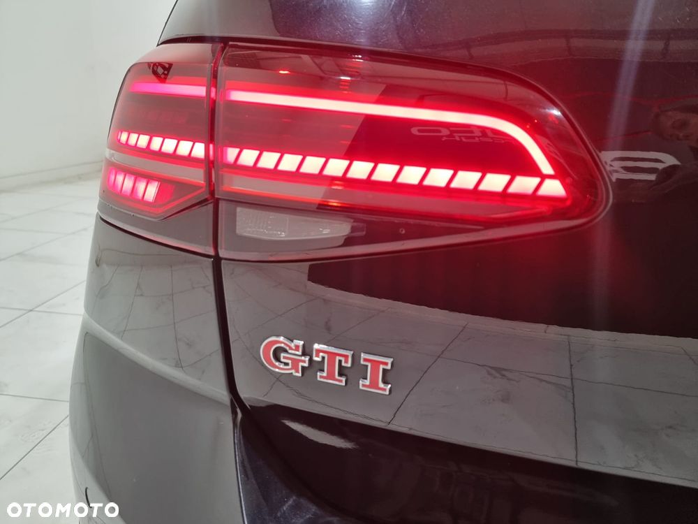 Volkswagen Golf - 13