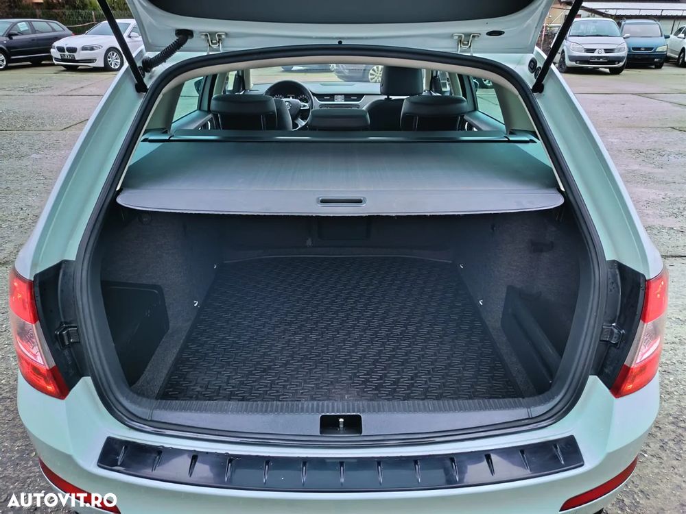 Skoda Octavia Combi 2.0 TDI DSG L&K - 17