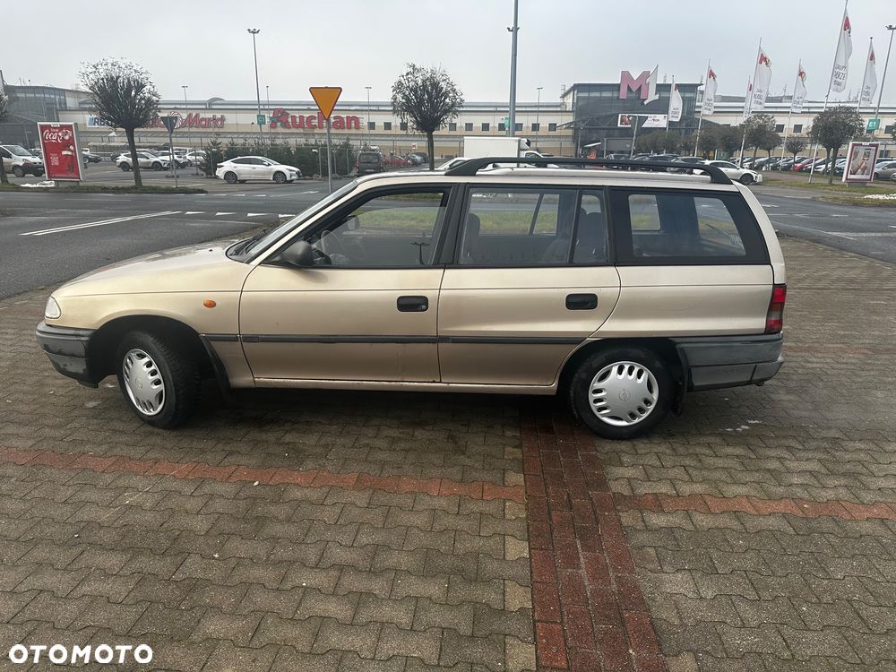 Opel Astra 1.6 Base - 3