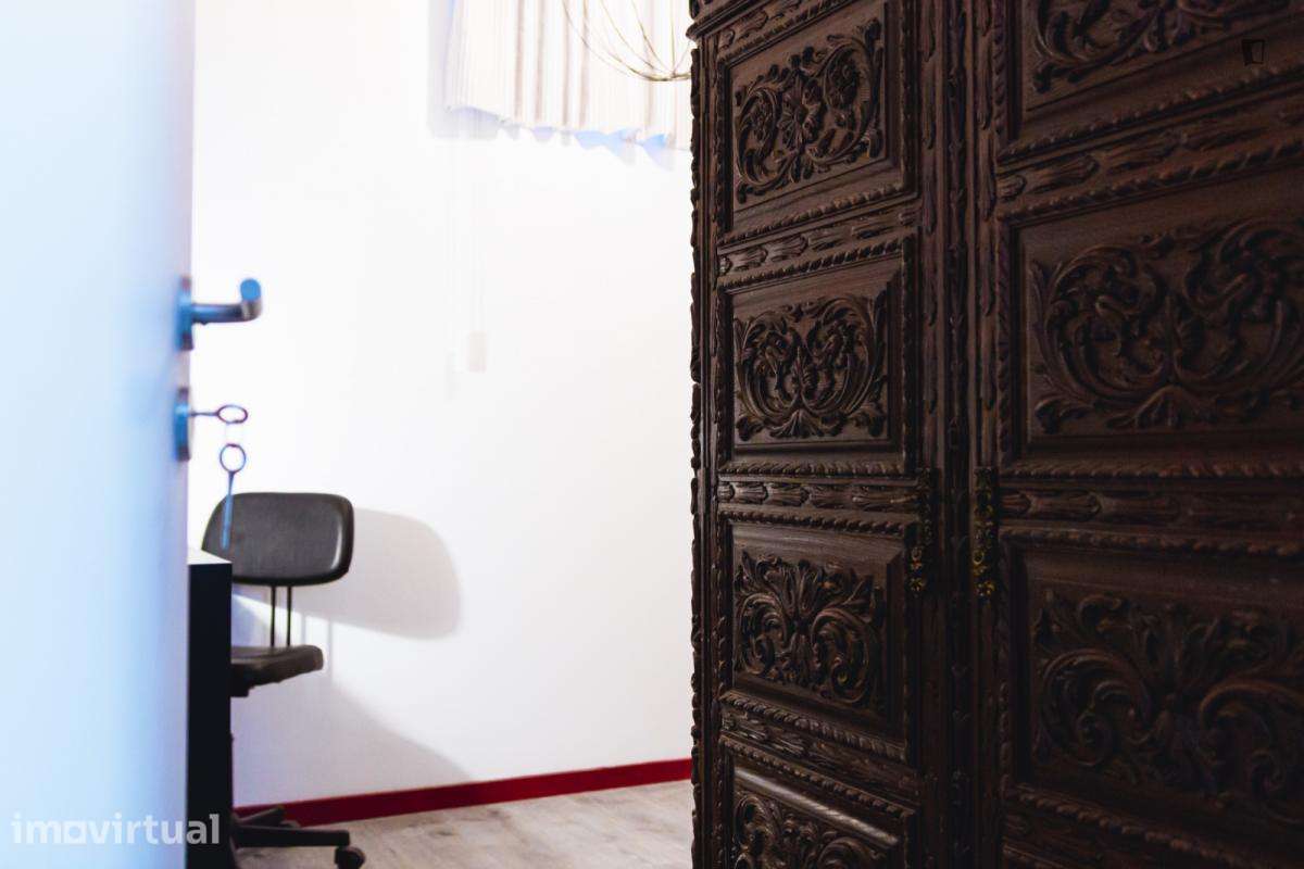Quarto - localizado em Paranhos Porto - Grande imagem: 2/18