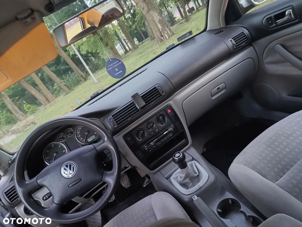 Volkswagen Passat 1.9 TDI Comfortline - 10