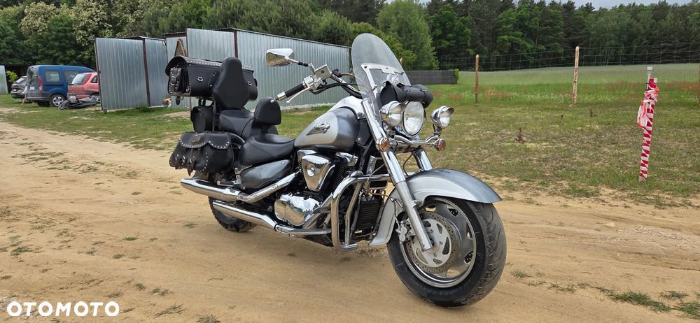 Suzuki Intruder - 8