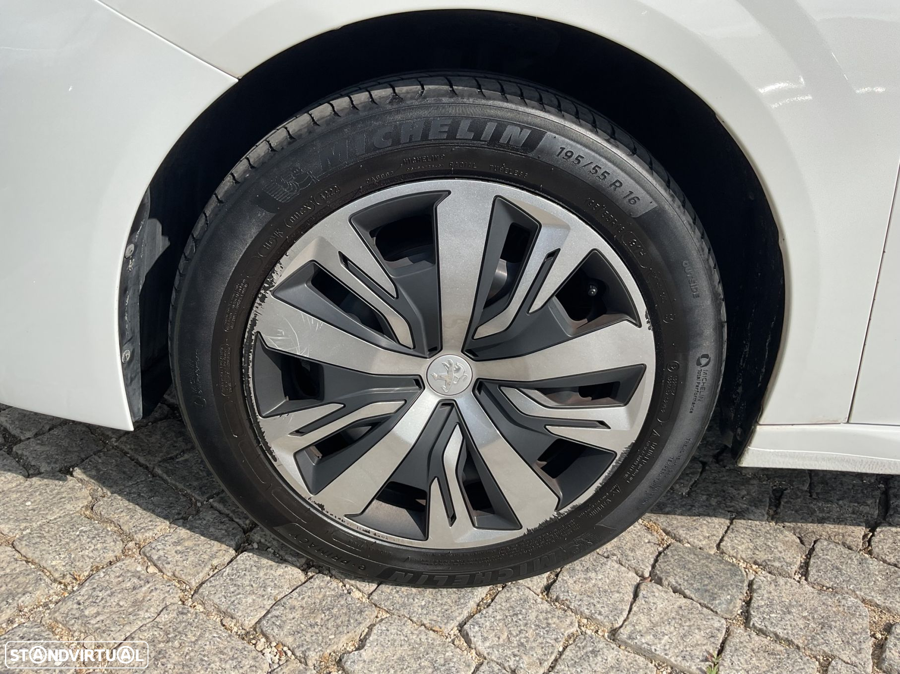 Peugeot 208 1.2 PureTech Active - 16
