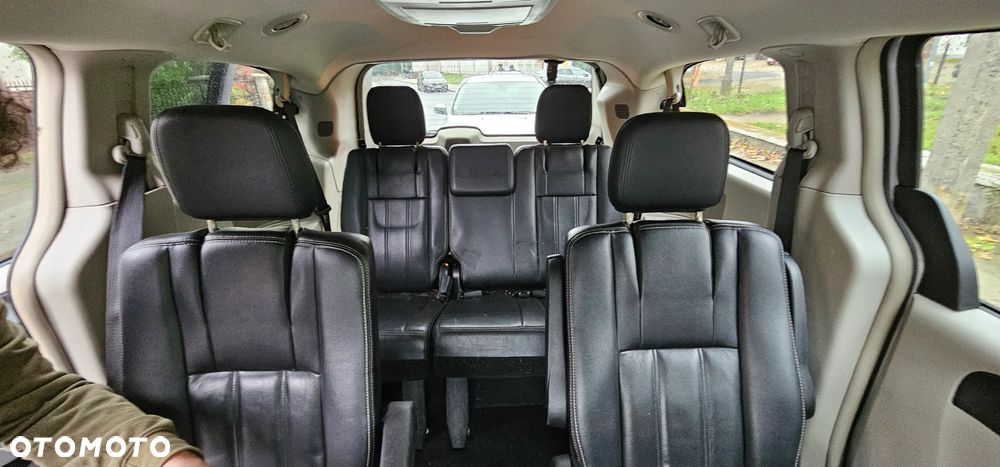 Chrysler Town & Country - 27