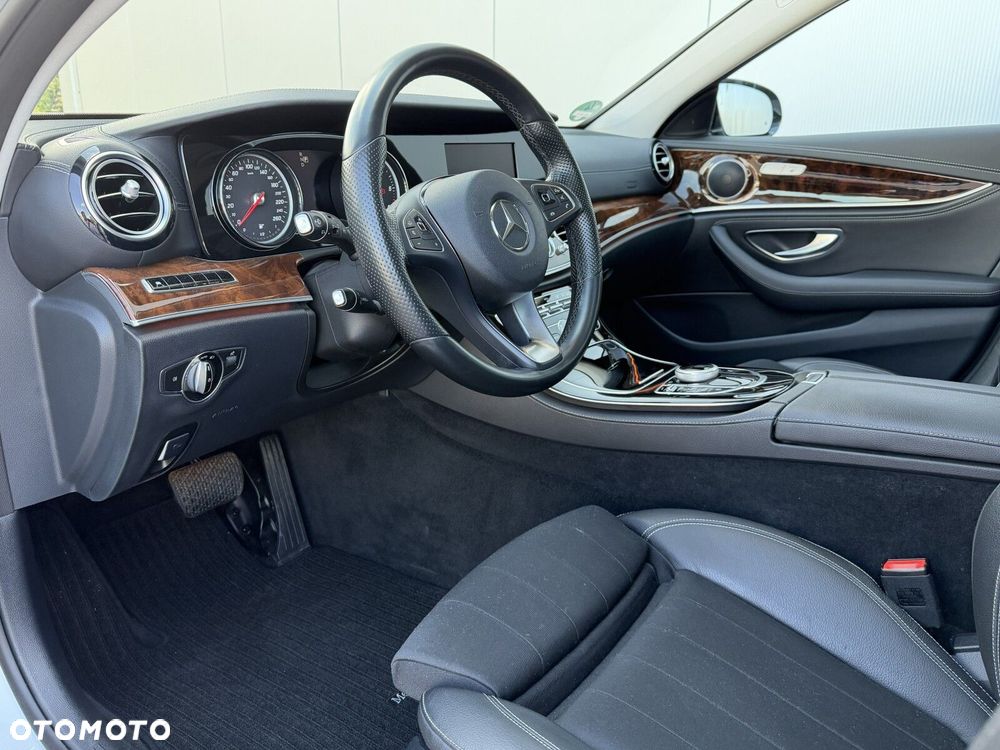Mercedes-Benz Klasa E 220 d Exclusive - 13