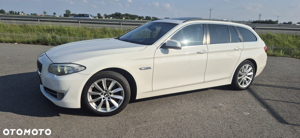 BMW Seria 5 525d xDrive - 9