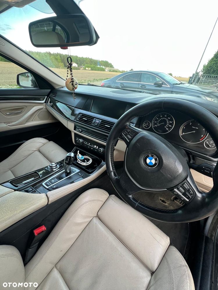 BMW Seria 5 525d - 12