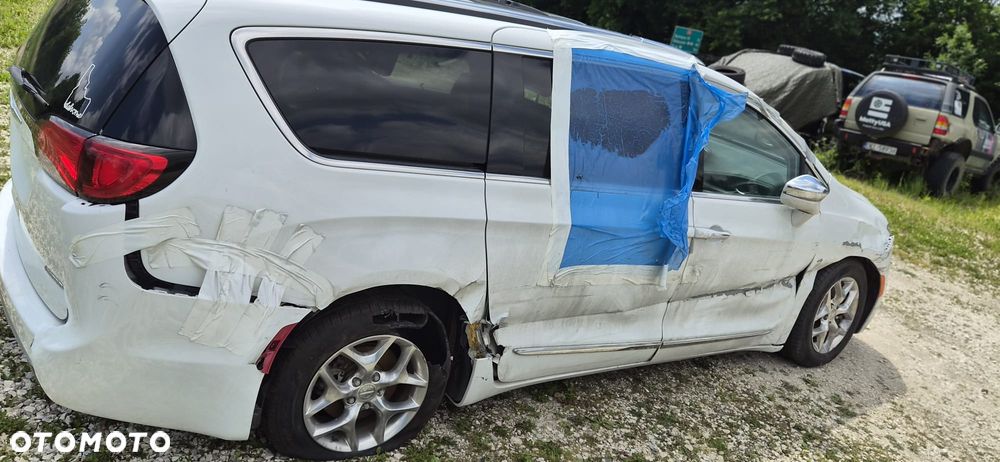 Chrysler Pacifica - 31