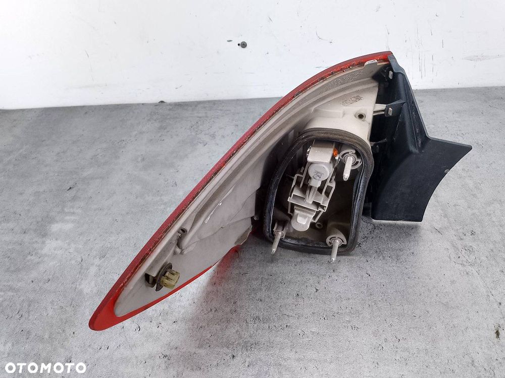 LAMPA TYLNA PRAWA FORD MONDEO MK4 7S71-13404-B KOMBI - 3