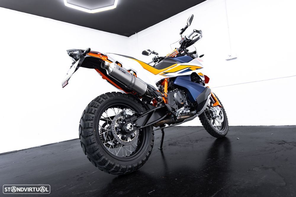 KTM 890 - 24
