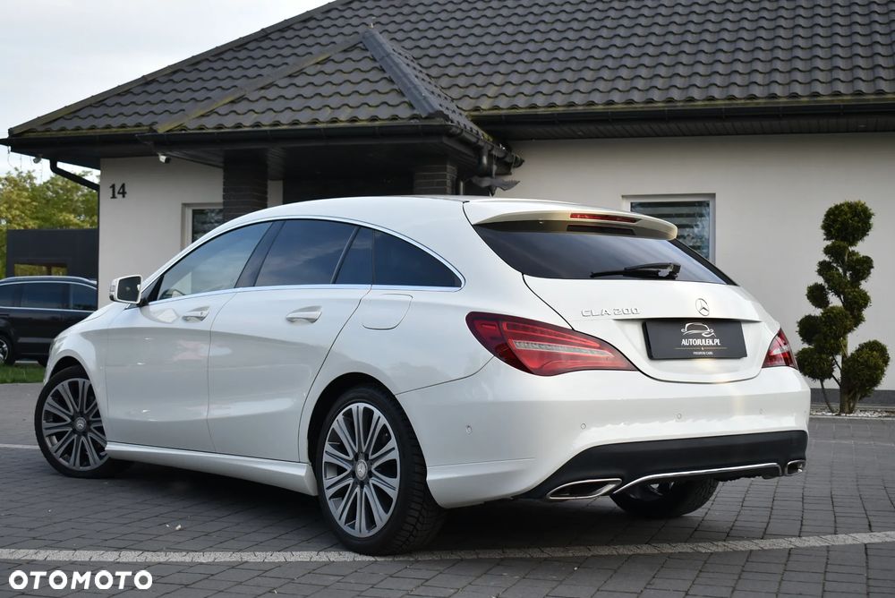 Mercedes-Benz CLA 200 7G-DCT UrbanStyle Edition - 23