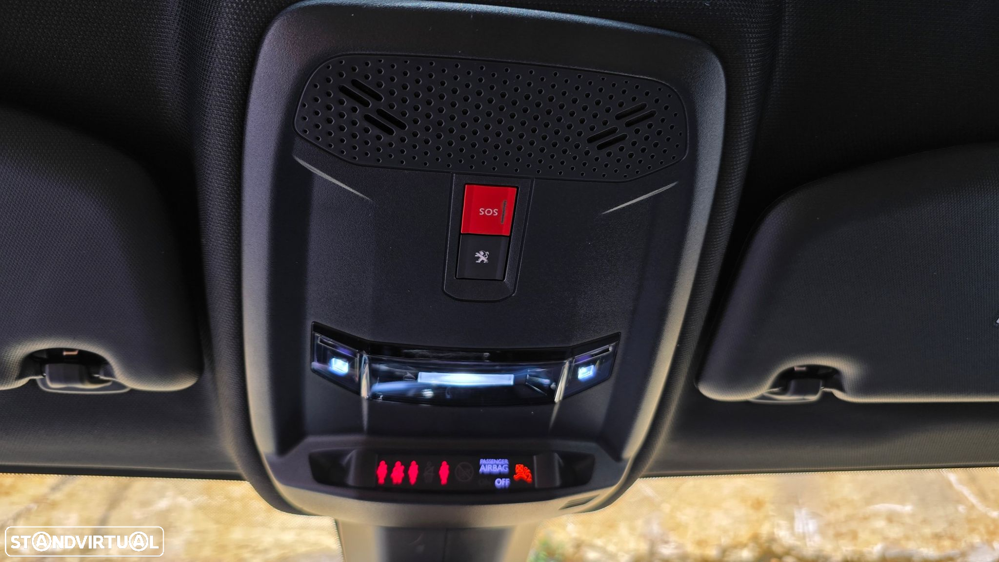 Peugeot e-208 GT - 13