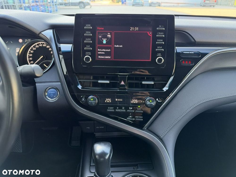Toyota Camry 2.5 Hybrid Comfort CVT - 22