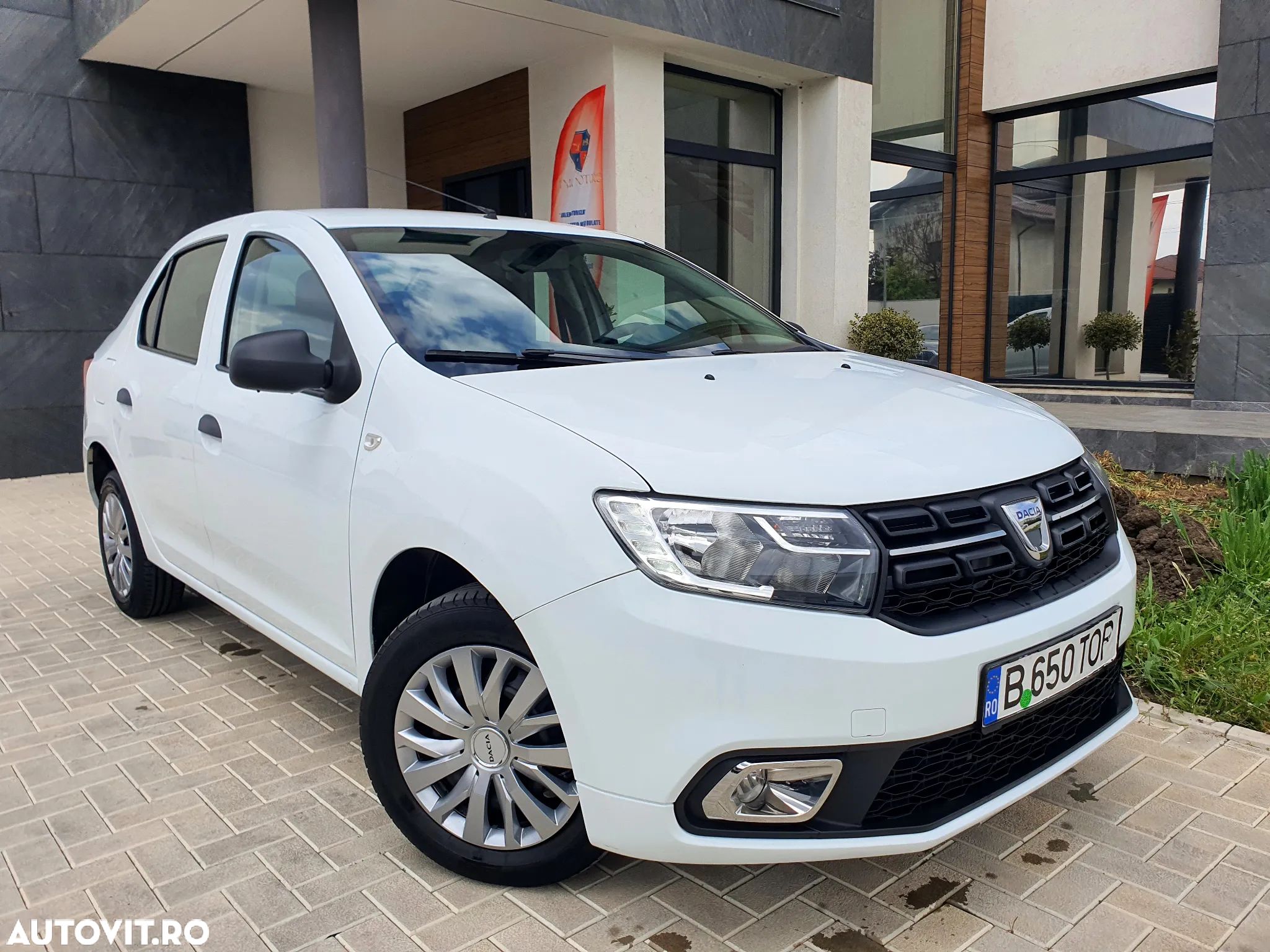 Dacia Logan 1.0 SCe SL PLUS - 1