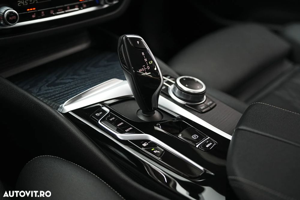 BMW Seria 5 530e Aut. - 35