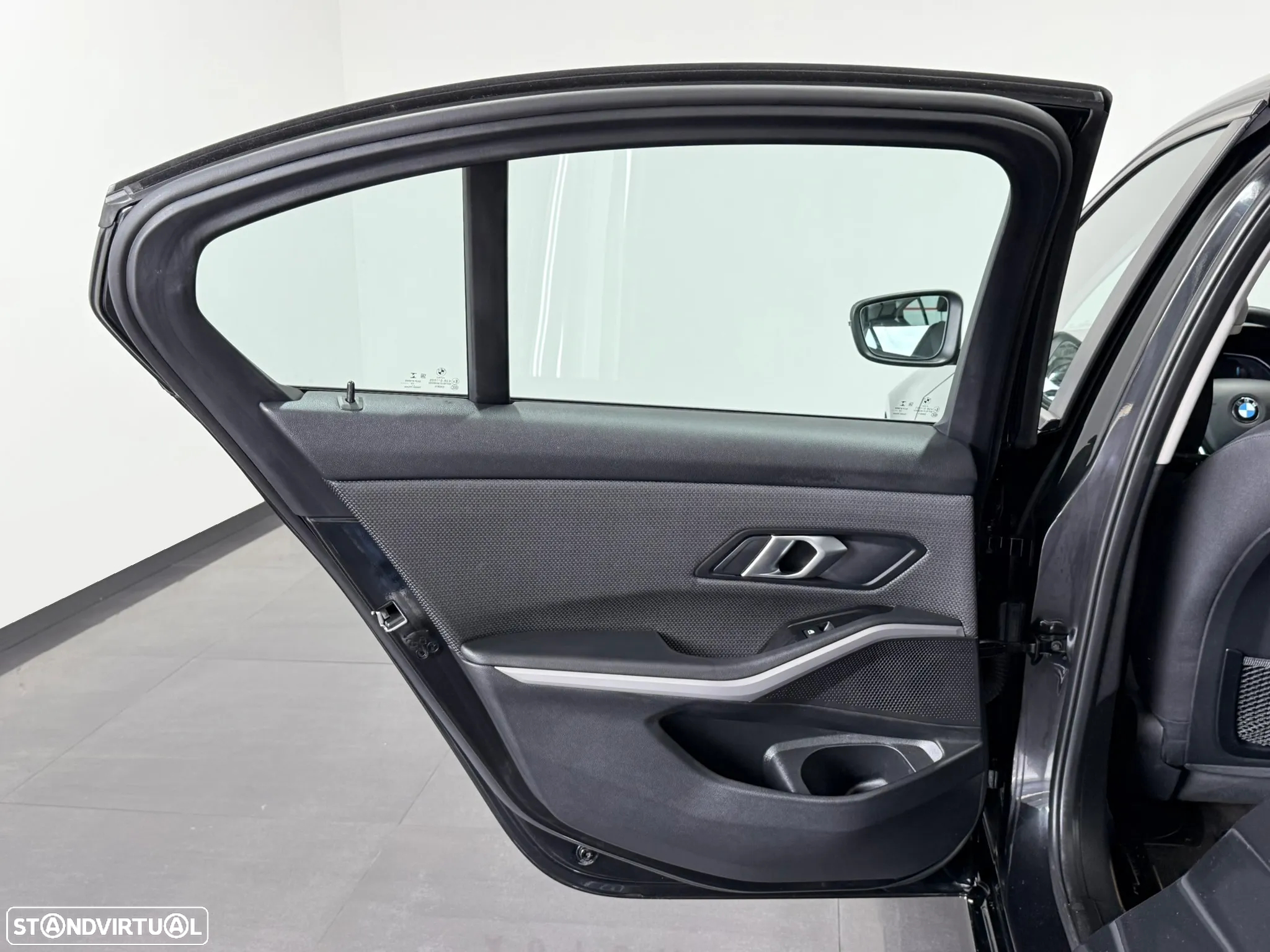 BMW 330 e Corporate Edition Auto - 42