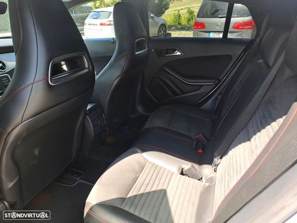 Mercedes-Benz CLA 180 d Shooting Brake AMG Line - 17