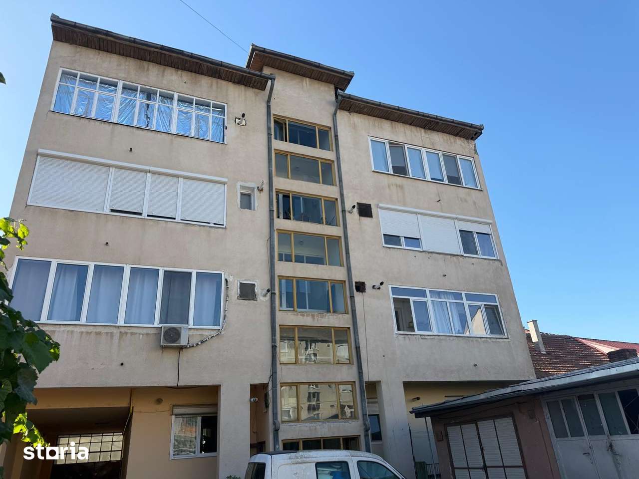 Apartament 3 camere,cu garaj,Zona Centrala — fotografia 1