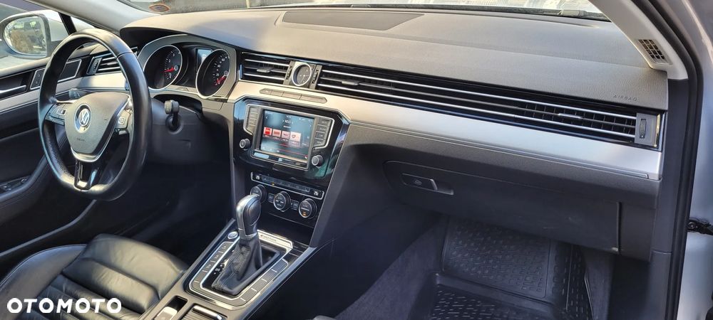 Volkswagen Passat - 11