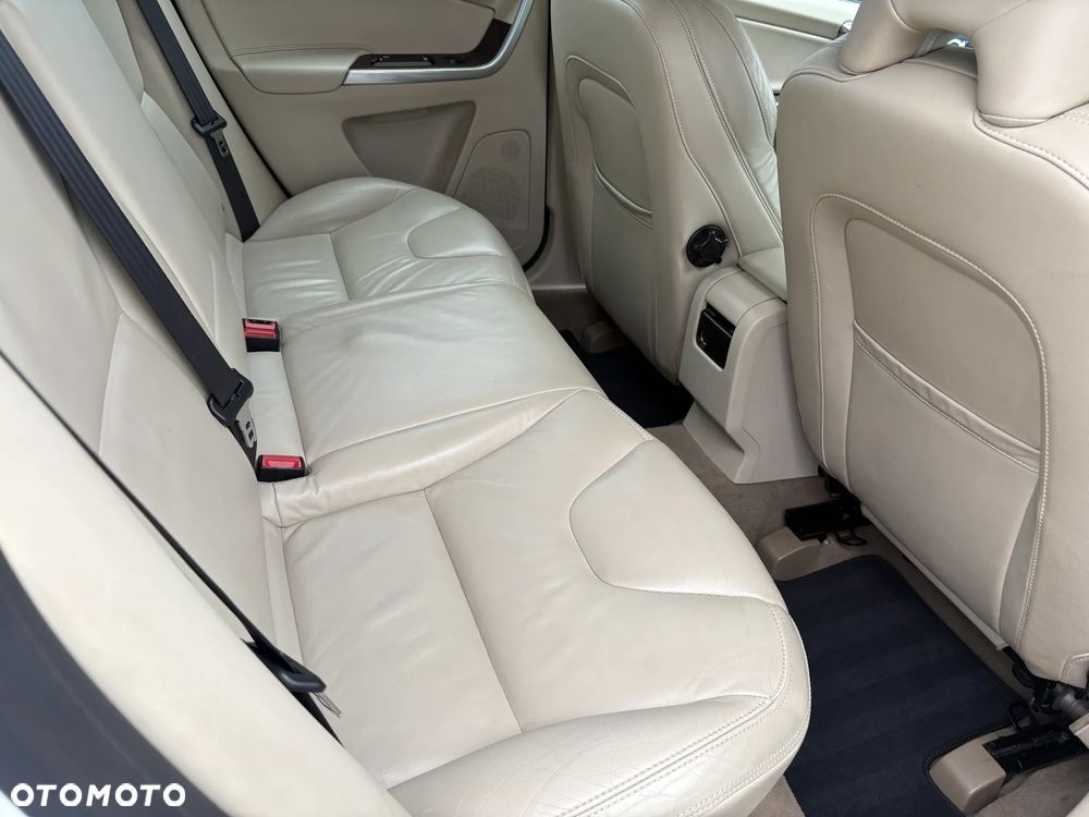 Volvo XC 60 2.4D AWD Summum - 23