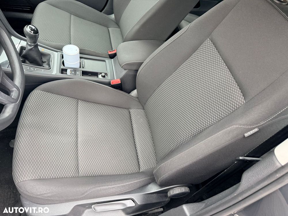 Volkswagen Golf - 6