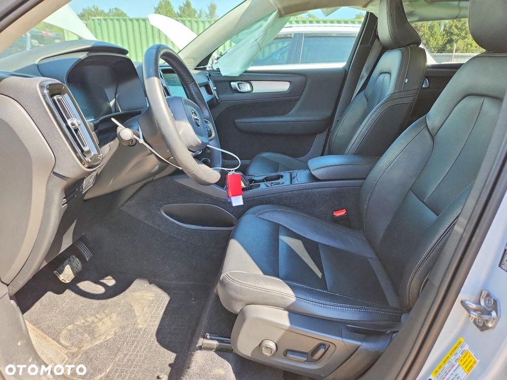 Volvo XC 40 T5 AWD Geartronic Momentum Pro - 8
